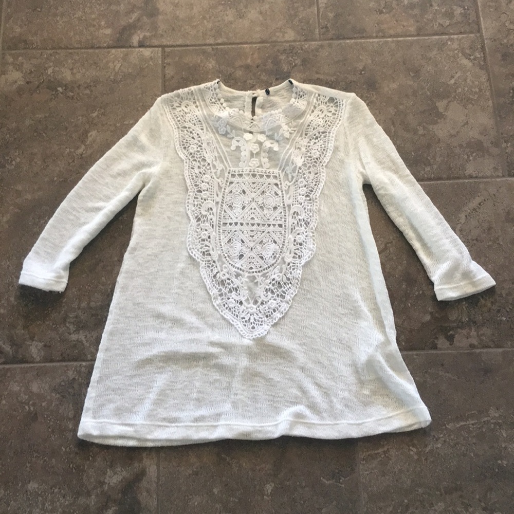 Beautiful lace detail Ivory top sweater